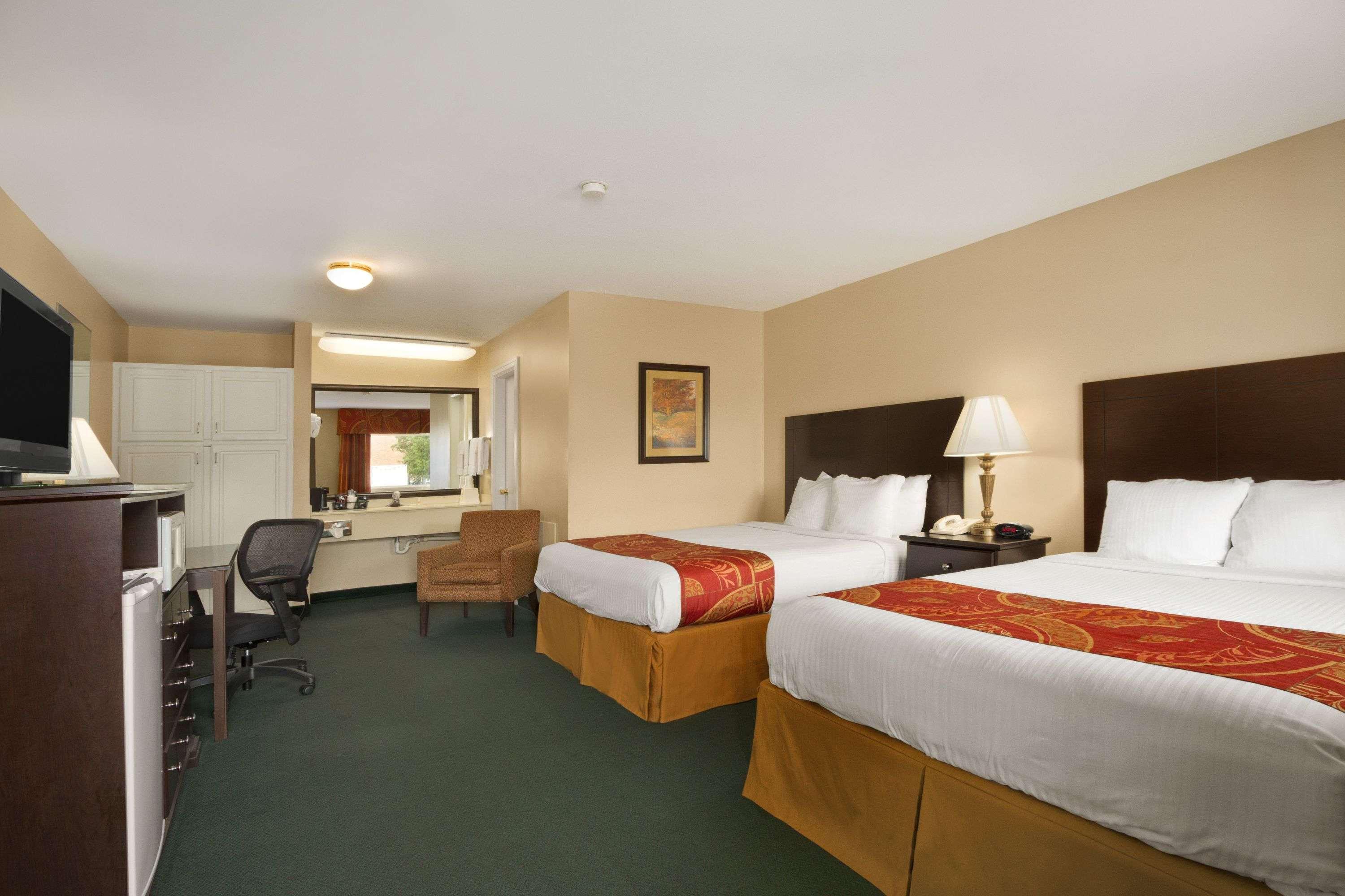 Days Inn By Wyndham אלכסנדר סיטי מראה חיצוני תמונה